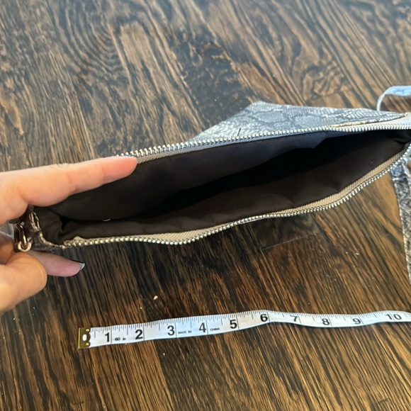 Grey python print clutch - Picture 2 of 3